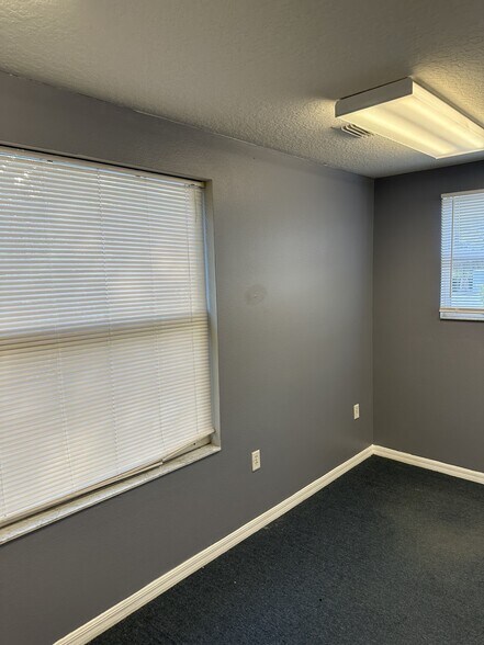 More Photos Of 3111 Skyway Cir, Melbourne Warehouse For Lease