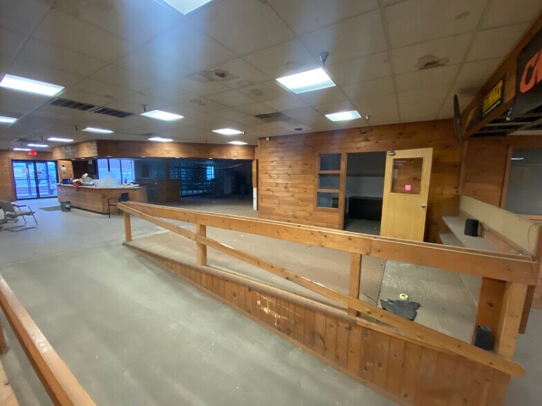 More Photos Of 1811 LeMoyne Ave, Syracuse Warehouse For Lease