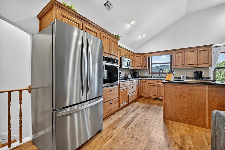 More Photos Of 77 Alpine Way, Blairsville Hotel For Sale