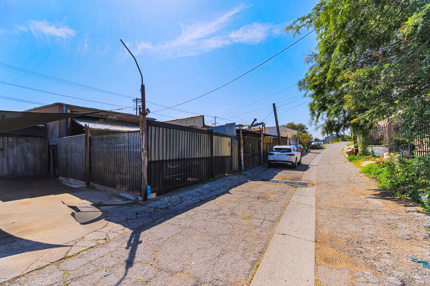 More Photos Of 4565 Valley Blvd, Los Angeles Manufacturing For Sale