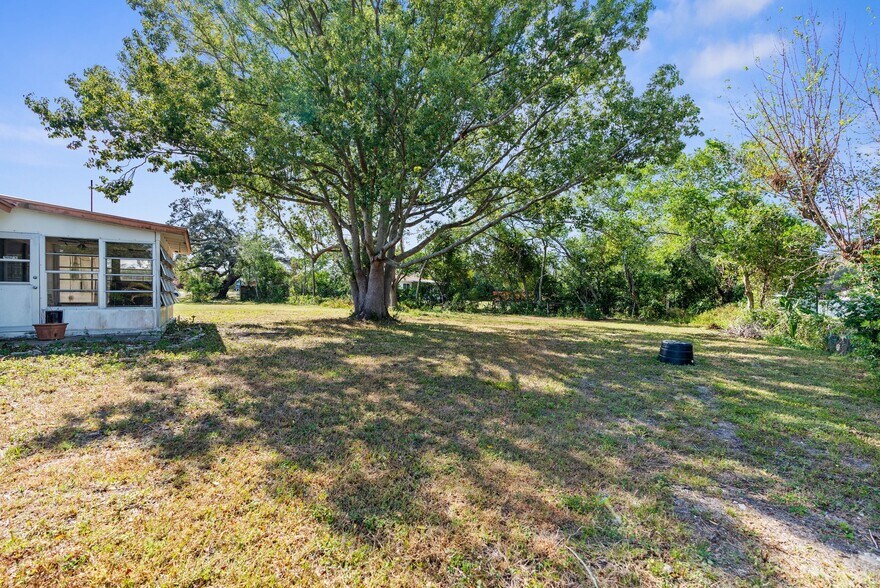 More Photos Of 11533 Spring Hill Dr, Spring Hill Office Residential For Sale