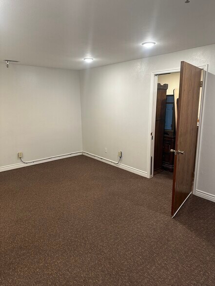 More Photos Of 898 S State St, Orem Office For Lease
