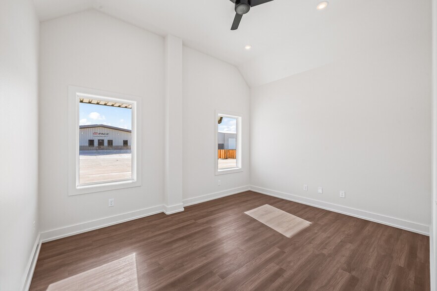 More Photos Of 8922 County Road 6820, Lubbock Warehouse For Lease