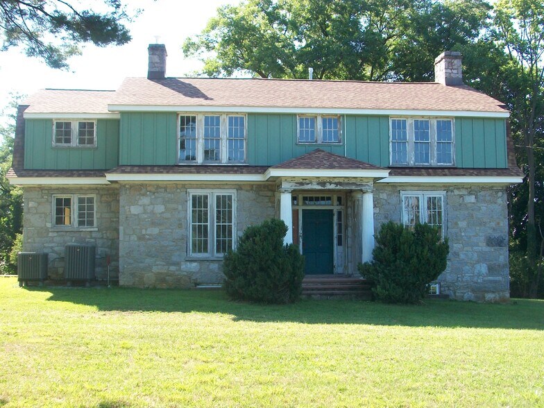 Primary Photo Of 328 Buckmarsh St, Berryville Flex For Sale