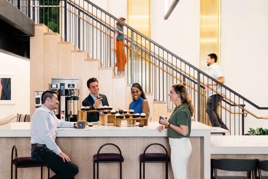 More Photos Of 7014 E Camelback Rd, Scottsdale Coworking Space