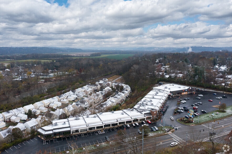 More Photos Of 7201-7257 Wooster Pike, Cincinnati Unknown For Lease