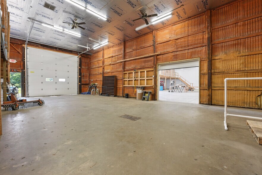 More Photos Of 4487 Sr 8, Titusville Showroom For Sale