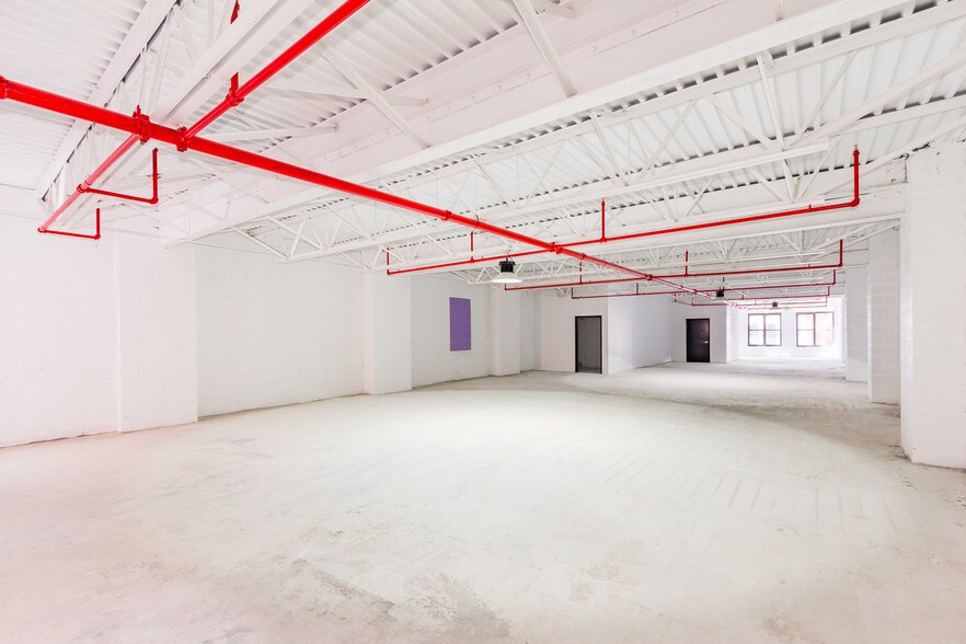 More Photos Of 404 E Baltimore St, Baltimore Storefront Retail Office For Lease