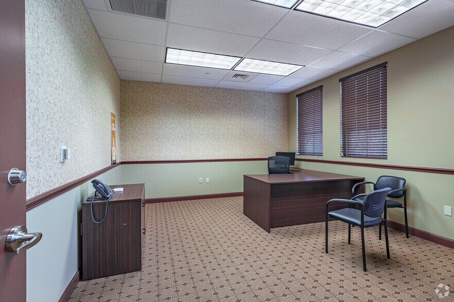 More Photos Of 850 NW Federal Hwy, Stuart Office For Lease