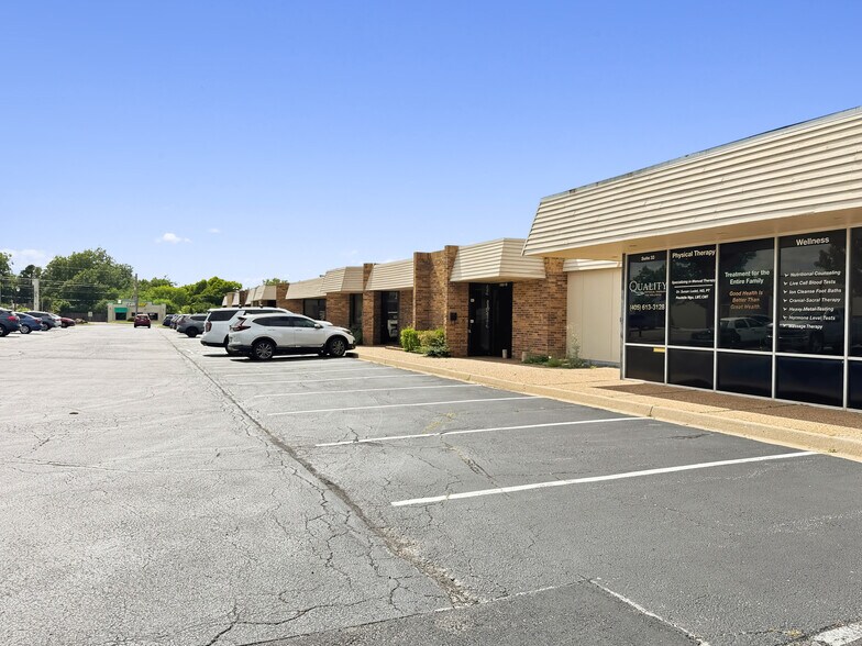 More Photos Of 1212 Air Depot, Midwest City Office For Lease
