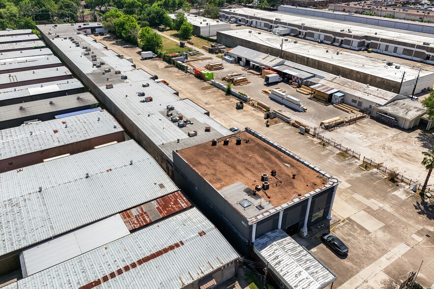 More Photos Of 9931 Harwin Dr, Houston Warehouse For Lease