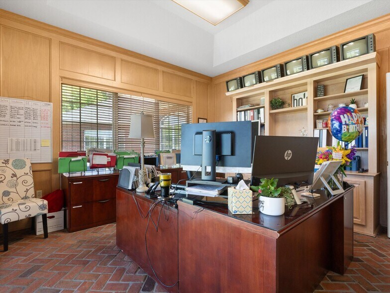 More Photos Of 15400 S US Highway 301, Summerfield Office For Sale