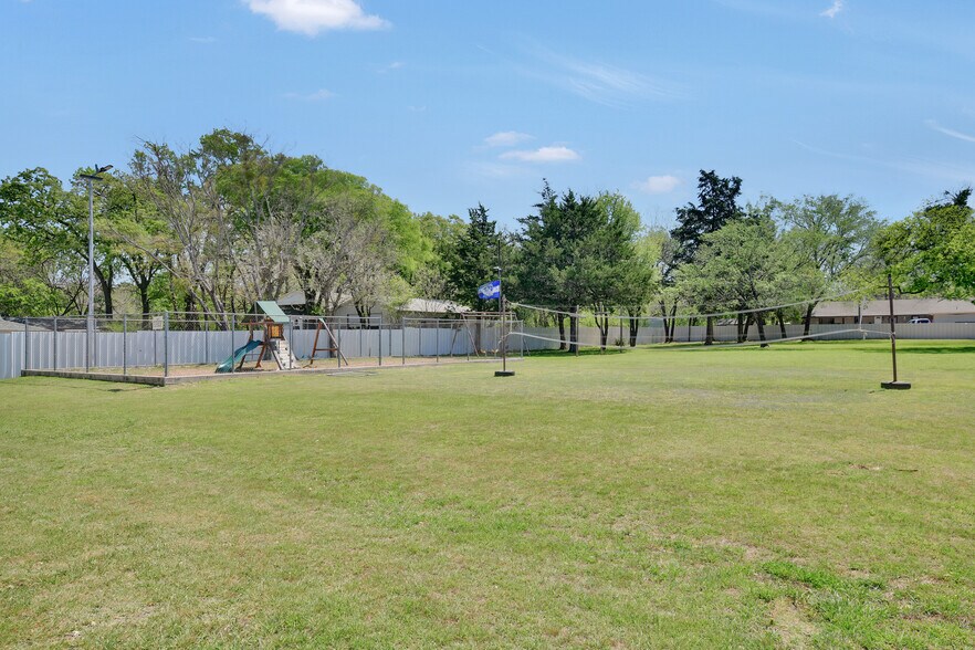 More Photos Of 1212 & 1214 N Business 287, Decatur Land For Sale