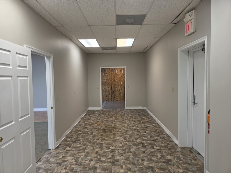 More Photos Of 161 Prosperity Dr, Winchester Showroom For Lease