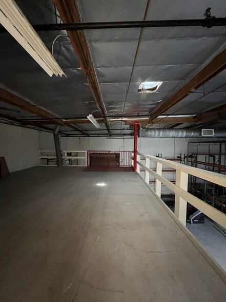 More Photos Of 3501 W Garry Ave, Santa Ana Warehouse For Lease