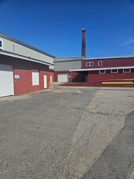 More Photos Of 33 Elm St, Merrimack Warehouse For Lease
