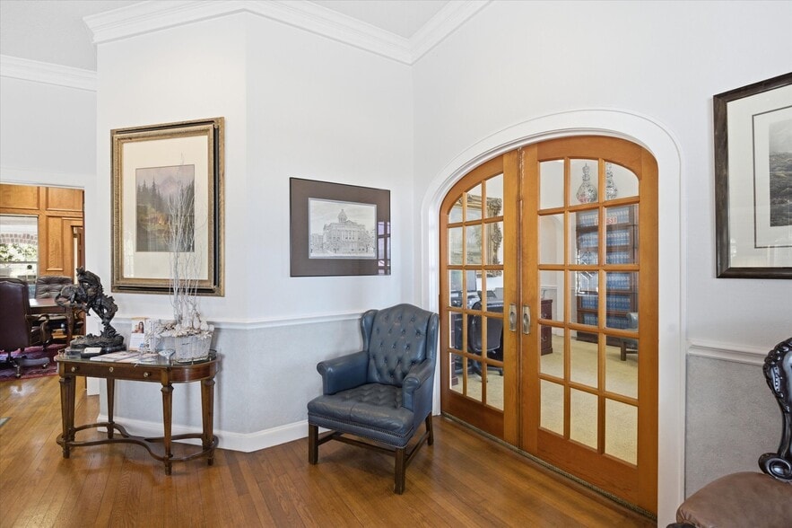 More Photos Of 717 E 1st St, Humble Office Residential For Sale