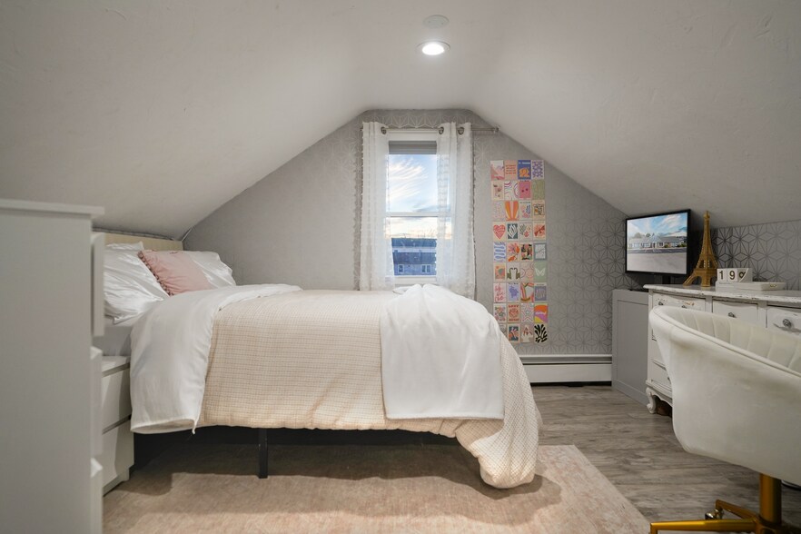 More Photos Of 712 Main St, Hyannis Storefront Retail Office For Sale