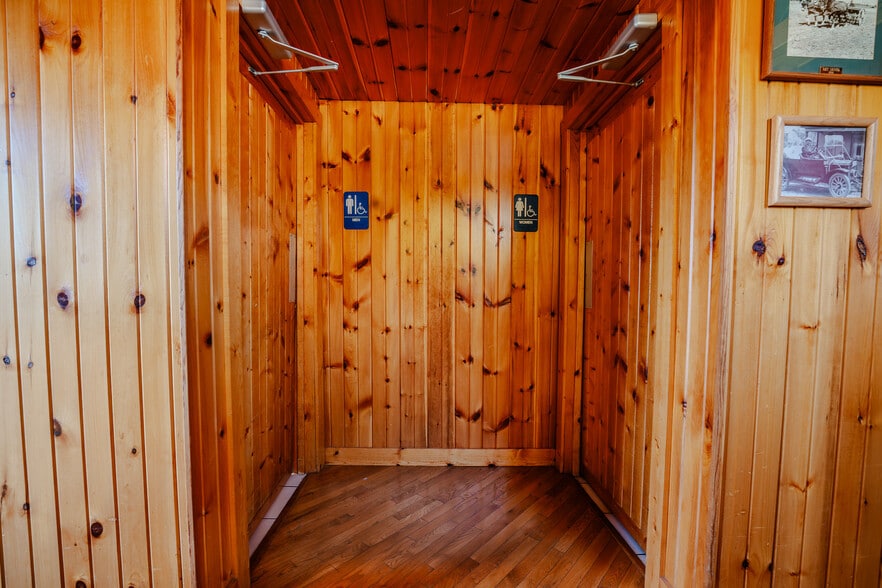 More Photos Of 176 N Market St, Shreve General Retail For Sale