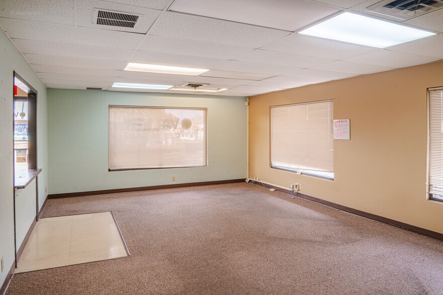 More Photos Of 815-817 N Central Ave, Medford Storefront For Lease