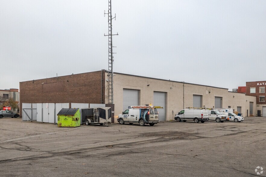 More Photos Of 73-81 Rue Jean-Proulx, Gatineau Flex For Sale