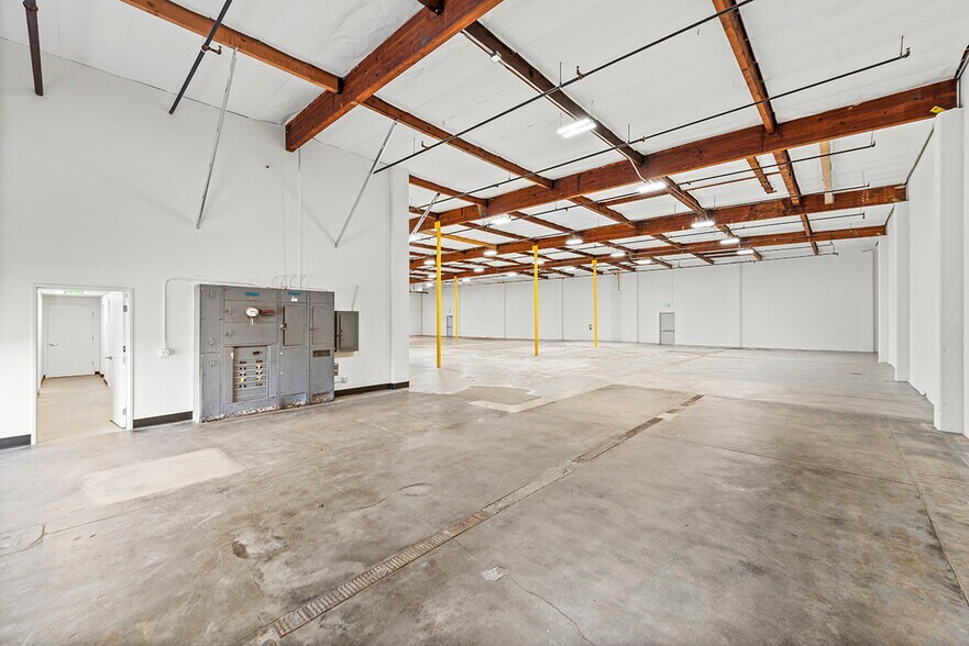 More Photos Of 3700 W Warner Ave, Santa Ana Warehouse For Lease