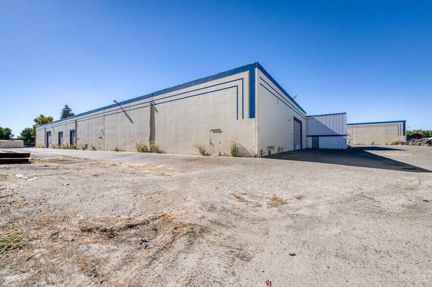 More Photos Of 5333 N Cornelia Ave, Fresno Warehouse For Sale
