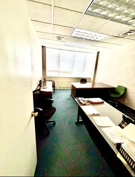 More Photos Of 220 Old Country Rd, Mineola Office For Lease