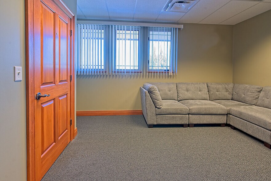 More Photos Of 10-24 Remick Blvd, Springboro Medical For Sale