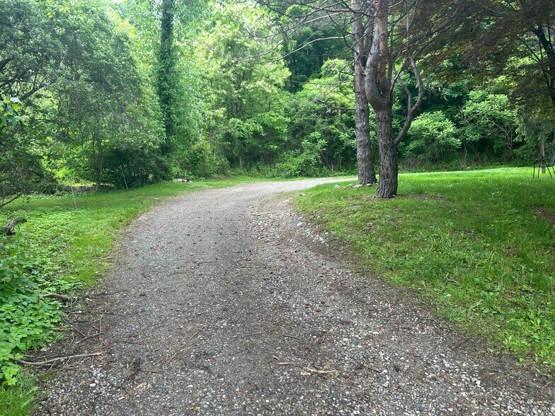 More Photos Of 539-541 Route 52, Kent Lakes Hotel For Sale