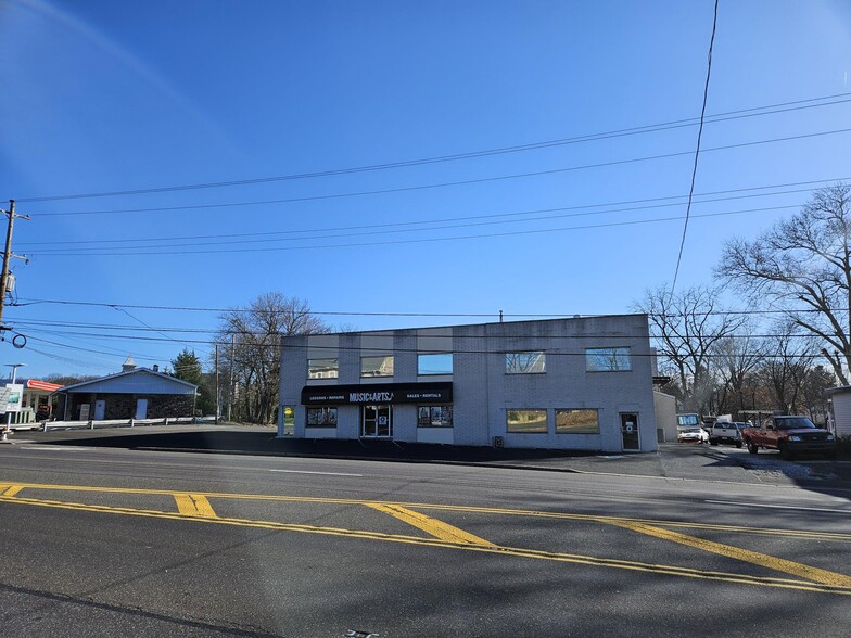 Primary Photo Of 490 Easton Rd, Horsham Showroom For Sale