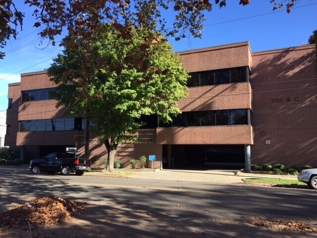 Primary Photo Of 225 30th St, Sacramento Office For Lease