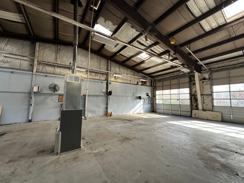 More Photos Of 8271 Brock Bridge Rd, Laurel Warehouse For Sale