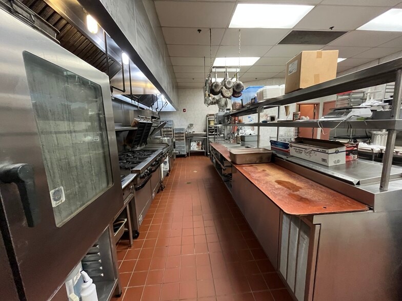 More Photos Of 3237 S Harlem Ave, Berwyn Specialty For Sale