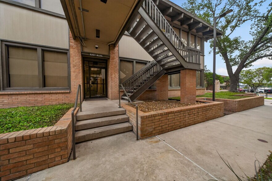 More Photos Of 6800 Park Ten Blvd, San Antonio Unknown For Lease