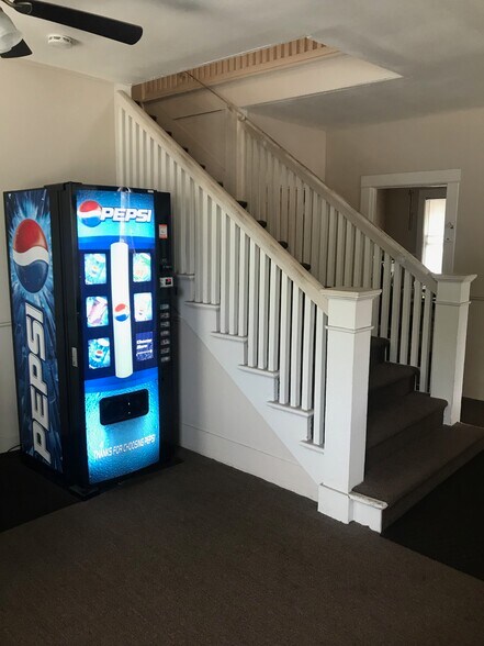 More Photos Of 2148 E St, La Verne Apartments For Lease