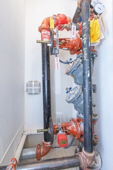 More Photos Of 129 N Main St, Anderson Office For Lease