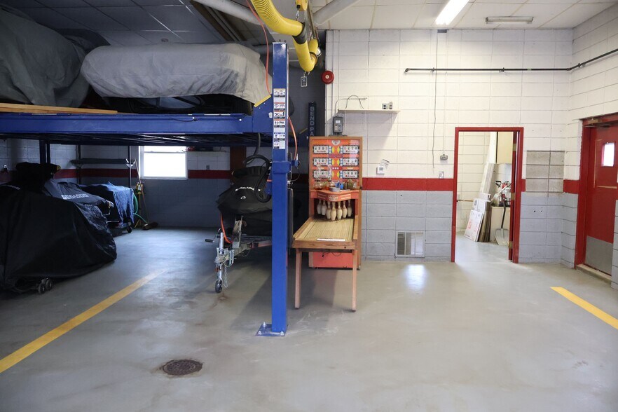 More Photos Of 311 Vischer Ferry Rd, Clifton Park Auto Repair For Sale