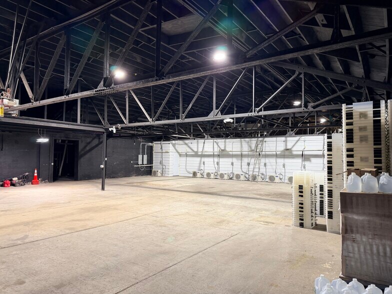 More Photos Of 40-50 Victor St, Highland Park Warehouse For Sale