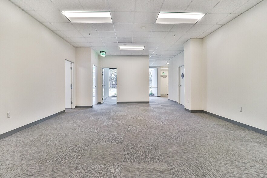 More Photos Of 14350 Arminta St, Panorama City Manufacturing For Lease