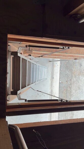 More Photos Of 1092-1086 NE Industrial Blvd, Jensen Beach Light Manufacturing For Lease