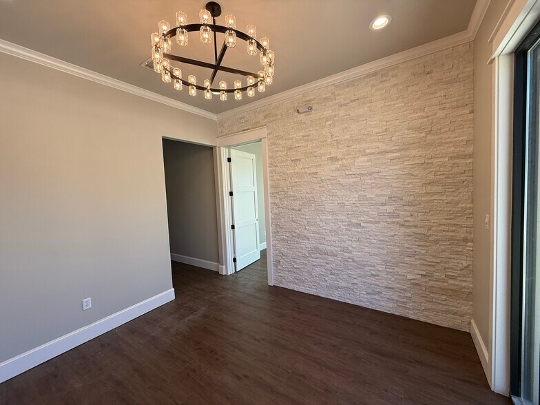 More Photos Of 7196 Crosswater Ave, Tyler Office For Lease