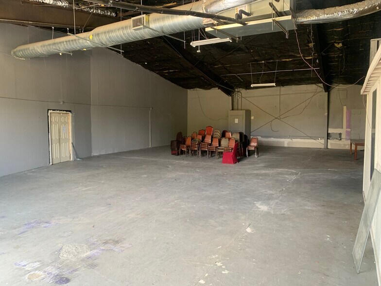 More Photos Of 10126 Jensen Dr, Houston Freestanding For Sale