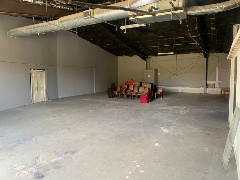 More Photos Of 10126 Jensen Dr, Houston Freestanding For Sale