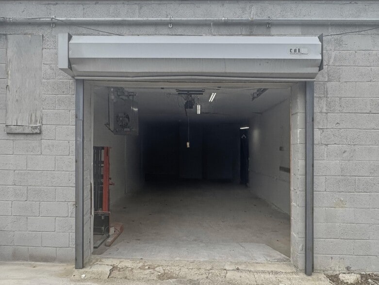 More Photos Of 300 E 8 Mile Rd, Detroit Warehouse For Lease