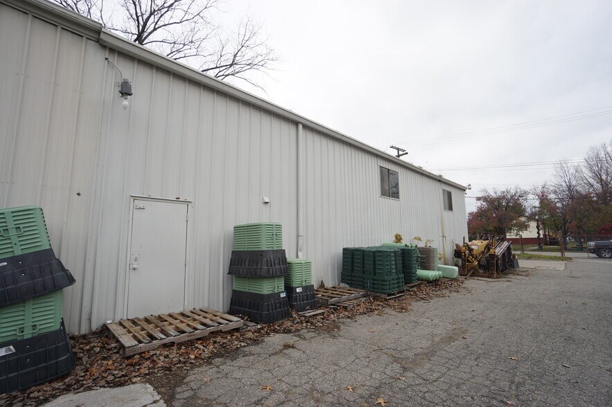 More Photos Of 36135 Bibbins St, Romulus Warehouse For Sale