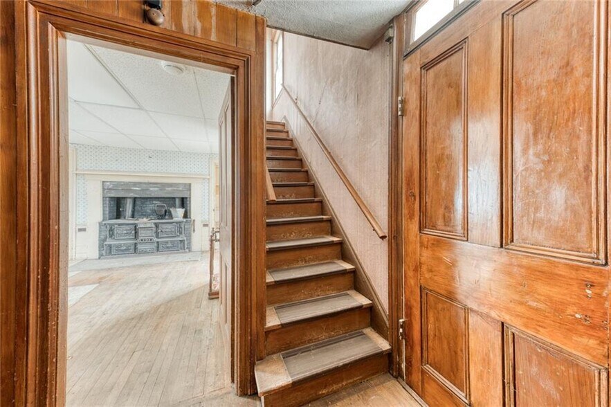 More Photos Of 2 Elm St, Westerly Office For Sale