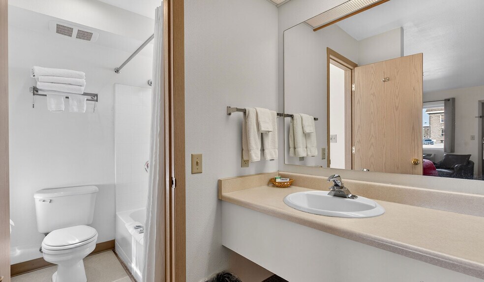 More Photos Of 102 E Greenwood St, Enterprise Hotel For Sale