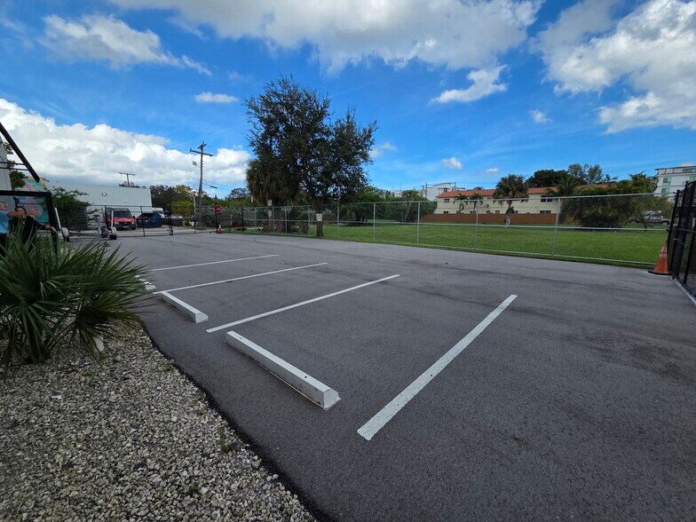 More Photos Of 2050 S Federal Hwy, Fort Lauderdale Freestanding For Lease