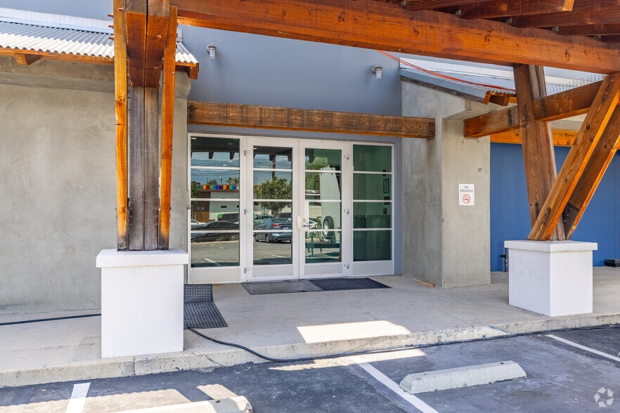 More Photos Of 901 W Alameda Ave, Burbank Loft Creative Space For Lease